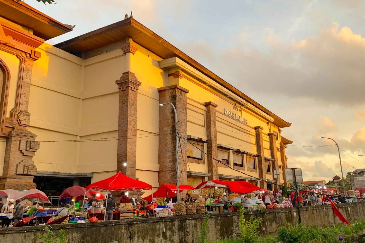 Bali: Privat kvällspromenad med kulinarisk upplevelse