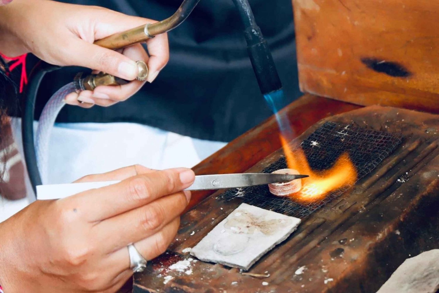 Bali: Yksityinen hopeakorujen valmistusluokka Ubudissa