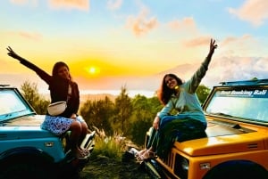 バリ島：プライベート日の出ジープツアーと黒溶岩ツアーすべて込み