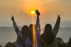 バリ島：プライベート日の出ジープツアーと黒溶岩ツアーすべて込み