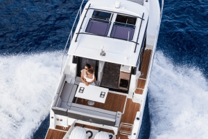 Bali: yacht privato al tramonto per feste e compleanni con champagne