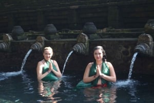 Bali: Reinigung im Tirta Empul-Tempel