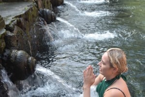 Bali: Reinigung im Tirta Empul-Tempel