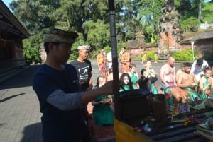 Bali: Reinigung im Tirta Empul-Tempel