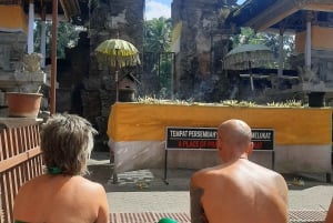 Bali: Reinigung im Tirta Empul-Tempel