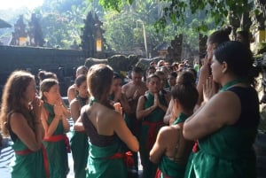 Bali: Reinigung im Tirta Empul-Tempel