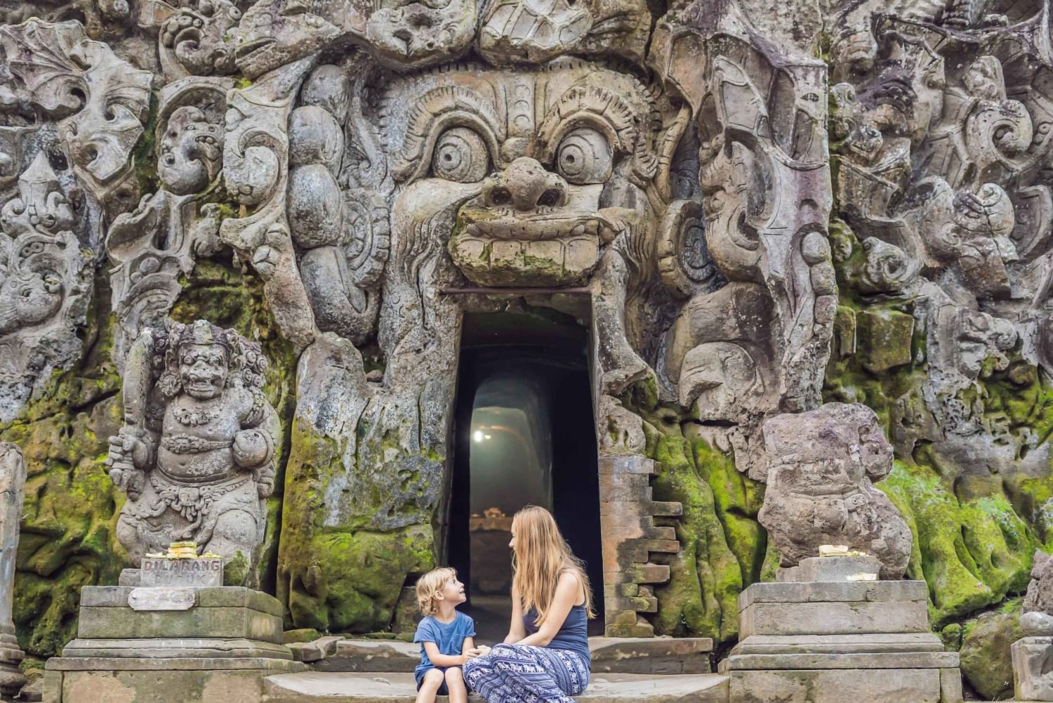 バリ島：聖なる洞窟からブルーラグーン、滝、海までを体験してください