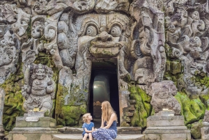 バリ島：聖なる洞窟からブルーラグーン、滝、海までを体験してください