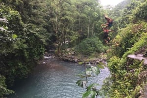 Sambangan Wasserfälle Trekking, Rutschen & Springen Trip