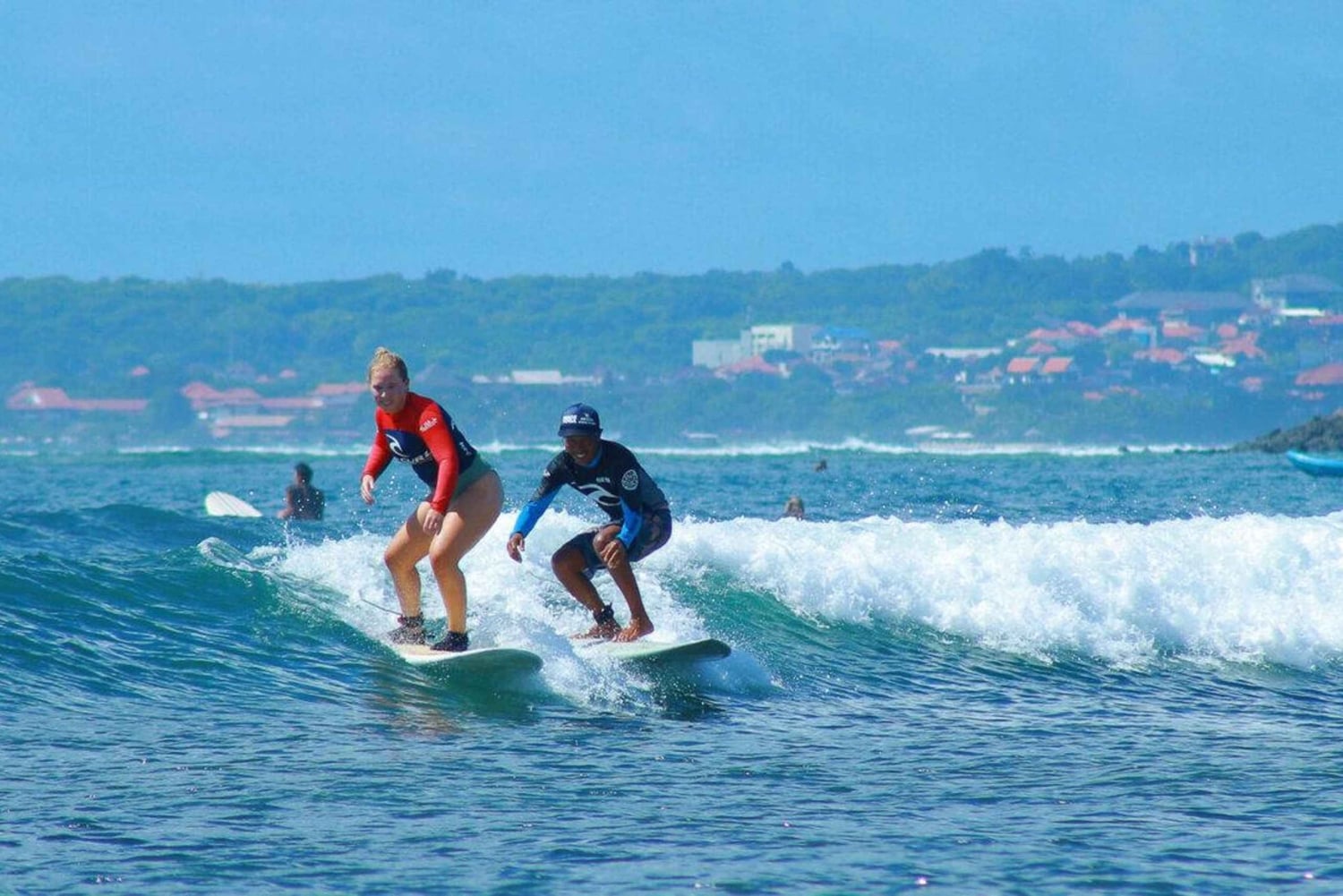 Bali/Sanur: grupowa lekcja surfingu dla wszystkich poziomów w Rip Curl School