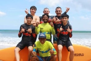 Bali/Sanur: grupowa lekcja surfingu dla wszystkich poziomów w Rip Curl School
