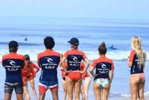 Bali/Sanur: grupowa lekcja surfingu dla wszystkich poziomów w Rip Curl School