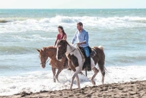 Bali : Randonnée à cheval sur la plage de Seminyak : une expérience exclusive