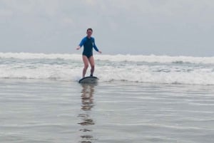 Bali: Clase privada de surf en la playa de Seminyak para cualquier nivel