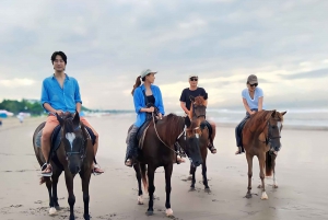 Bali: Seminyak: equitazione e lezioni di surf sulla spiaggia