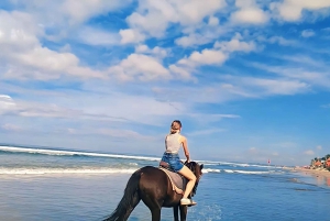 Bali: Seminyak Ridning och surflektioner Beach