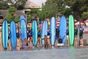 Bali: Clase privada de surf en la playa de Seminyak para cualquier nivel