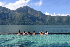 Bali: tour condiviso in jeep all'alba sul Monte Batur con sorgenti termali