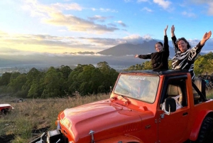 Bali: tour condiviso in jeep all'alba sul Monte Batur con sorgenti termali