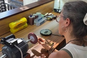 Bali: Silver Class in Kuta valinnaisella kiertoajelulla ja aktiviteeteilla.