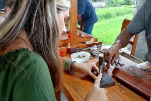 Bali: Laboratorio di creazione di gioielli in argento nel villaggio di Sidemen