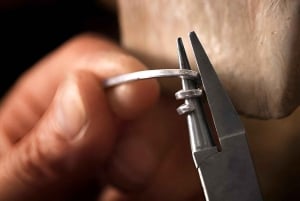 Bali: Workshop zur Herstellung von Silberschmuck im Dorf Sidemen