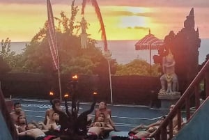 Bali: Hopp over køen Uluwatu Temple og Kecak Fire Dance Tour