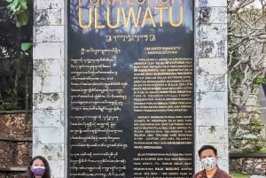 Bali: Uluwatu-temppeli ja Kecak-tulitanssikierros.