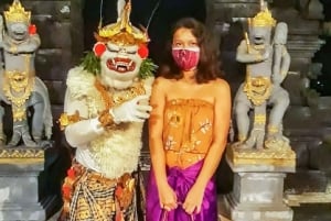 Bali: Uluwatu-temppeli ja Kecak-tulitanssikierros.