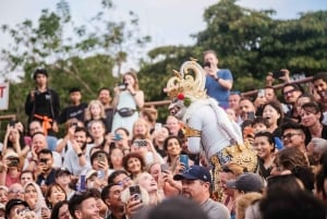 Bali: Skip-the-line Uluwatu Temple and Kecak Fire Dance Tour