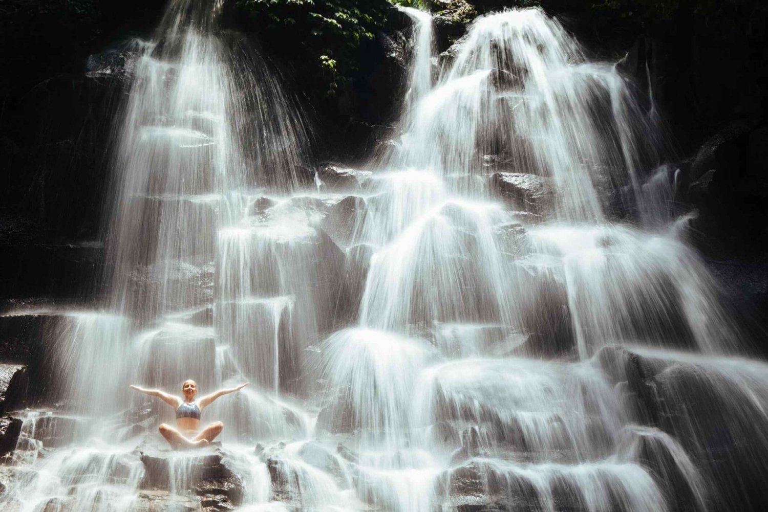Ubud: Waterfalls, Tirta Empul Temple, Art Gallery Photo Spot