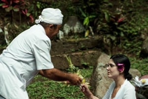 Bali Spiritual: Velsignelsesseremoni, uberørt natur, Overføring