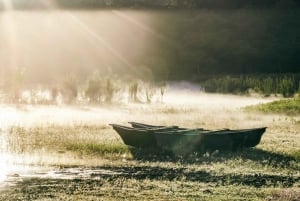 Bali: Sunrise Canoe & Hidden Temple Trek at Lake Tamblingan