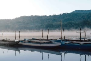Bali: Sunrise Canoe & Hidden Temple Trek at Lake Tamblingan