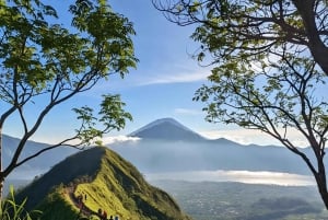 Bali: Sunrise traking mount Batur with natural hotspring