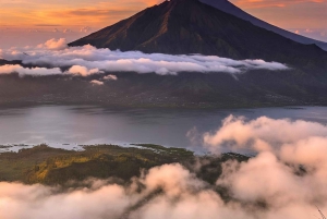 Bali: Sunrise traking mount Batur with natural hotspring