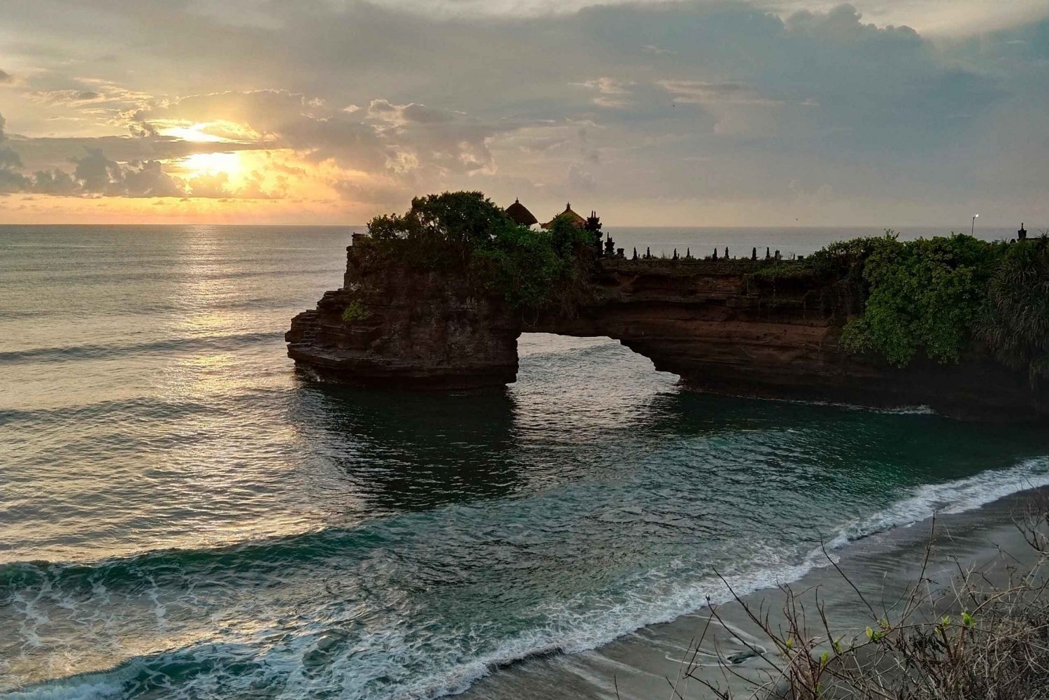Bali sunset: tanah lot temple with complementary drink