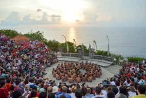 Balin auringonlasku: Uluwatu-temppeli, Kecak-tanssi ja Jimbaranin lahti.
