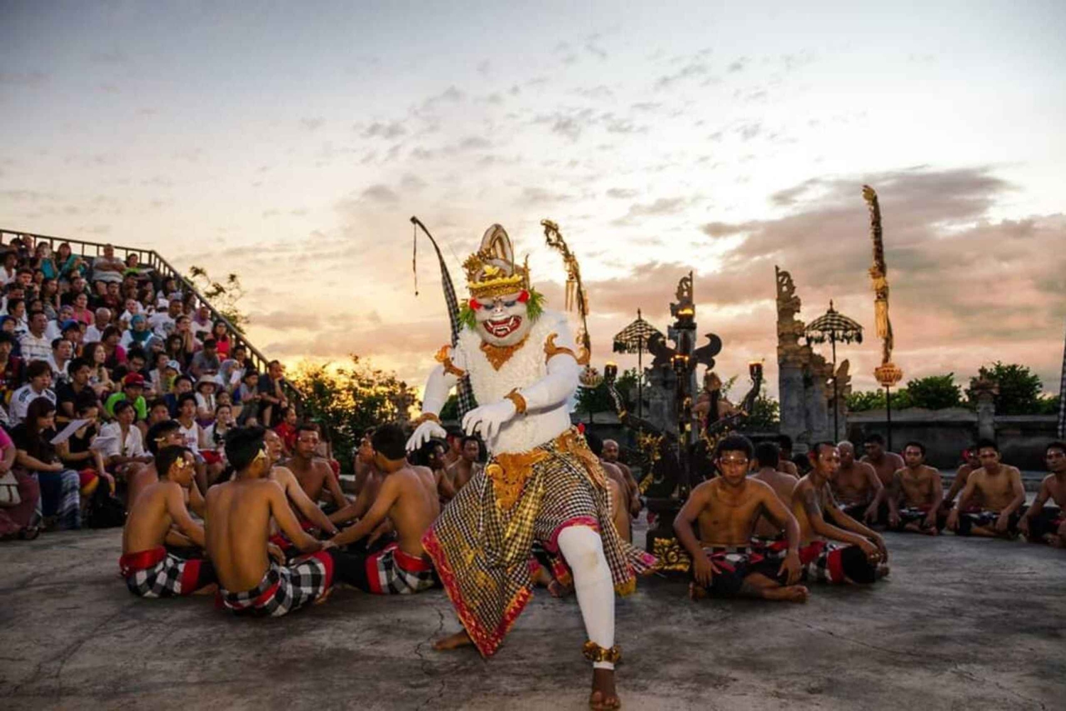 Bali: Zachód słońca w świątyni Uluwatu i taniec ognia Kecak - wycieczka prywatna