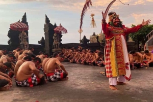 Bali: Zachód słońca w świątyni Uluwatu i taniec ognia Kecak - wycieczka prywatna