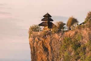 Bali: Zachód słońca w świątyni Uluwatu i taniec ognia Kecak - wycieczka prywatna