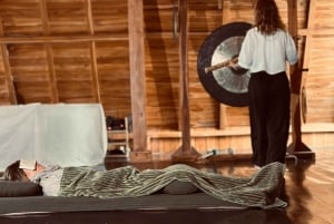 Bali: Tirta Empul Melukat-ceremonie en soundhealing-tour