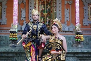 Bali: servizio fotografico in costume tradizionale a casa tua