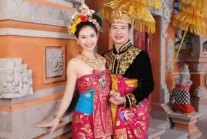 Bali: servizio fotografico in costume tradizionale a casa tua