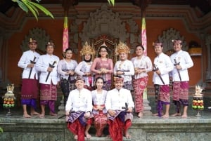 Bali: Traditional Costume Photoshoot with Makeup & Photos