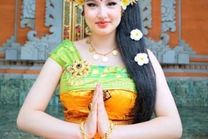 Bali: Traditional Costume Photoshoot with Makeup & Photos