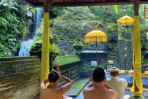 Bali: Traditional House, Canang Sari, and Melukat Tour