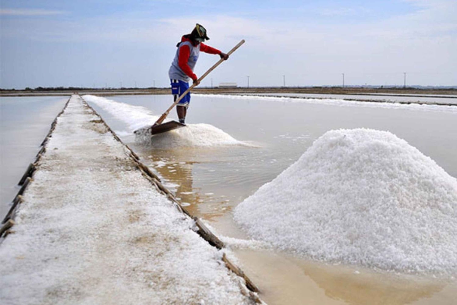 バリ島：クサンバ村で伝統的な塩作りツアーをご案内いたします