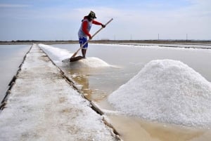 バリ島：クサンバ村で伝統的な塩作りツアーをご案内いたします