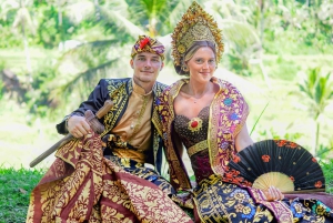 バリ：伝統的なウェディングフォトセッション + マッサージ ライステラスビュー